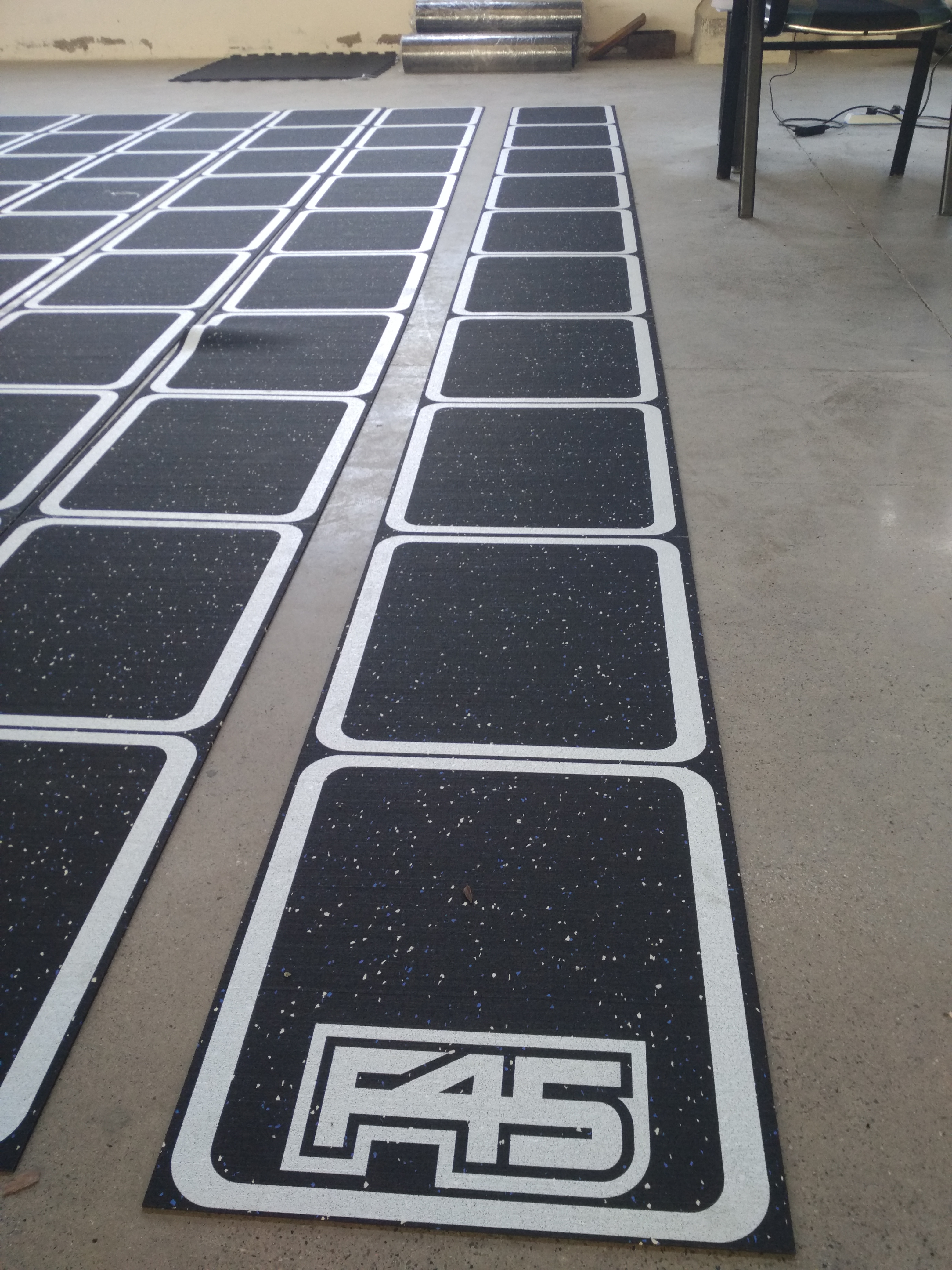 Rivestimento di pavimenti in gomma - 500 x 500 mm - COBA Europe Ltd